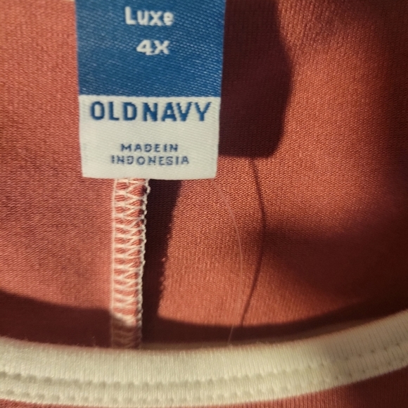 Women’s Old Navy Red/White T-Shirt 4x - Picture 3 of 4